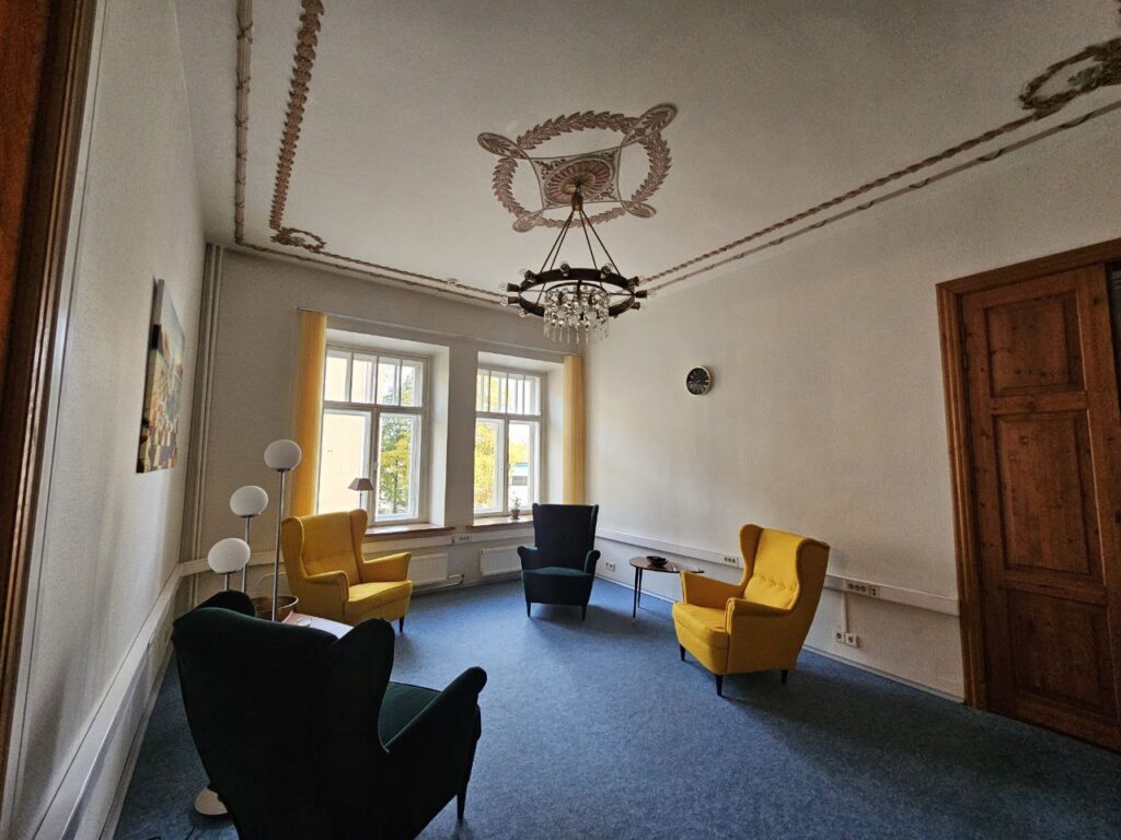 photo_6030581988999677868_y